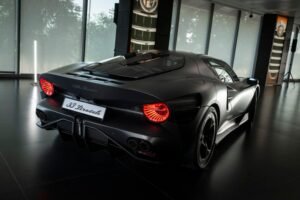 Alfa Romeo 33 Stradale Perla Nera, supercar personalizzata in serie limitata