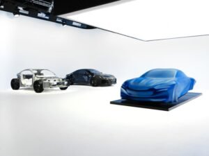 Scultura della futura Alpine A110 ispirata a leggerezza e aerodinamica