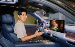 Display OLED Cinematic Display del Genesis GV90 per infotainment e intrattenimento a bordo