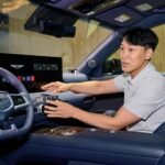 Genesis GV90 con sistema Cinematic Display OLED per infotainment e intrattenimento a bordo