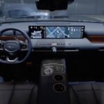 Genesis GV90 Cinematic Display OLED per infotainment e intrattenimento a bordo