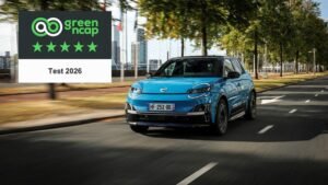 Nissan Micra elettrica valutata con cinque stelle Green NCAP per sostenibilità ed efficienza