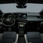 Plancia della Nissan Micra elettrica con tecnologia NissanConnect e servizi digitali integrati