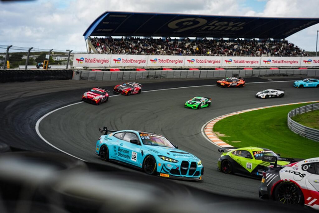 BMW M Motorsport e la gamma di vetture M4 GT3 EVO impegnate nelle competizioni GT internazionali