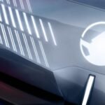 Vauxhall STX Concept con il nuovo logo Griffin per la futura generazione elettrificata