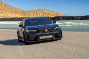Honda Civic Type R 2027, hot hatch da 315 CV con cambio manuale