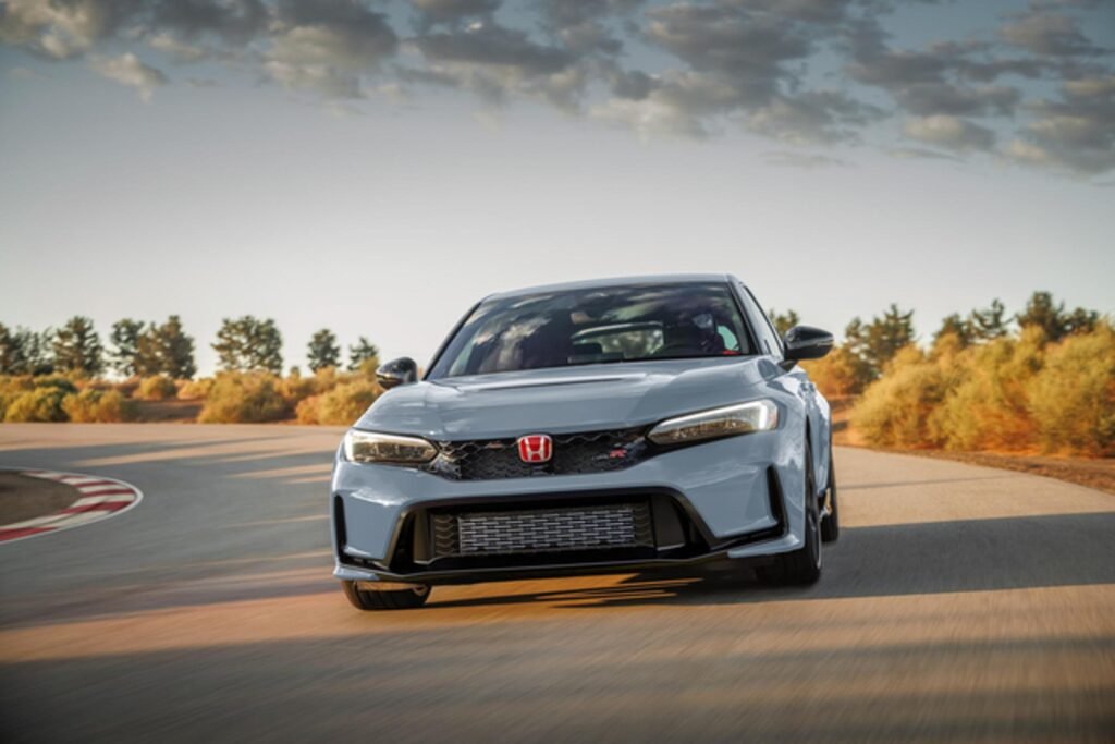 Honda Civic Type R 2027, hot hatch da 315 CV con cambio manuale