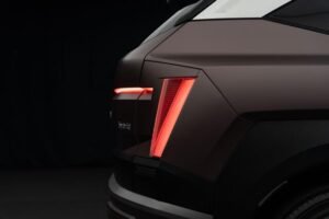 Dettaglio esterno della nuova Hyundai Tucson, SUV disponibile con motorizzazioni benzina e ibride