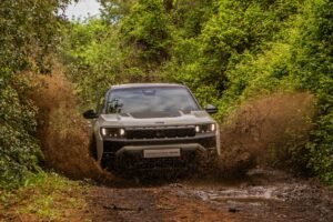Jeep Compass 4xe elettrica, SUV sportivo con trazione integrale e 375 CV
