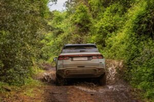 Jeep Compass 4xe elettrica, SUV sportivo a trazione integrale da 375 CV