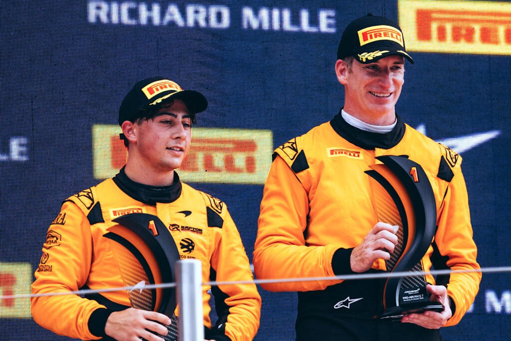 McLaren Artura Trophy Evo di Raptor Engineering con Olivieri e Lambrughi, vincitori a Barcellona